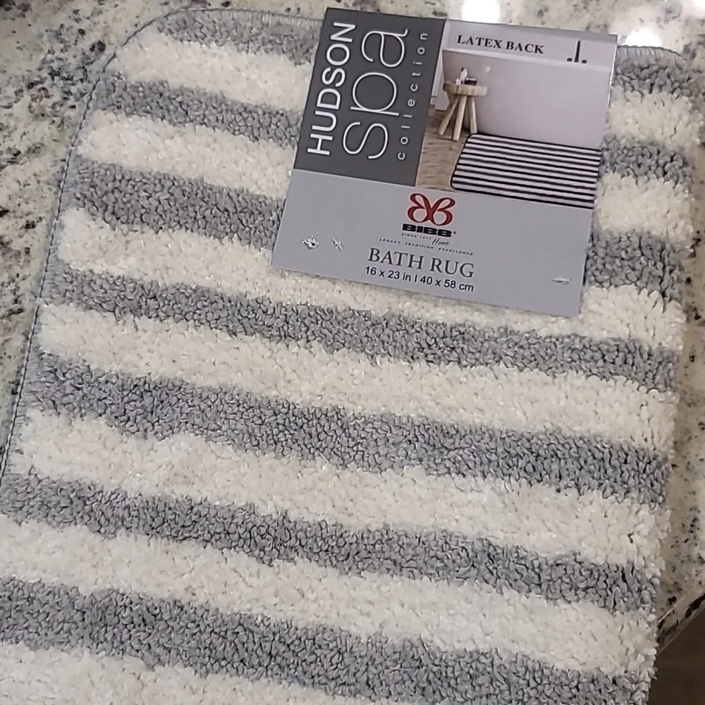 Hudson Spa Collection Bath Rug, NWT